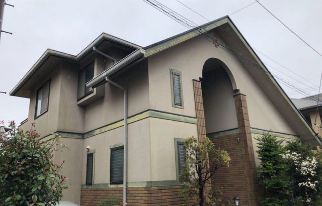 神奈川県逗子市　外壁塗装　屋根カバー工事　コーキング工事