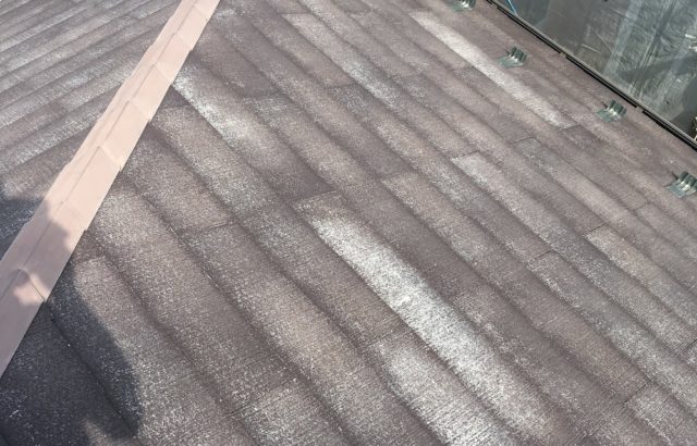 神奈川県葉山町にて外壁塗装用の屋根洗浄作業！