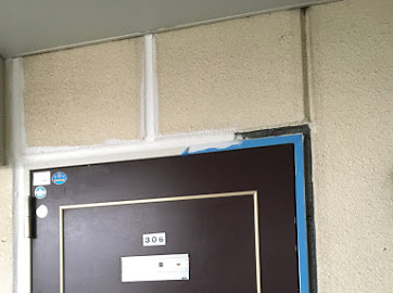 神奈川県横須賀市にて外壁塗装用のシール打ち込み作業！