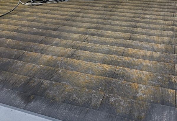 神奈川県逗子市　屋根塗装　雨漏り　高圧洗浄作業