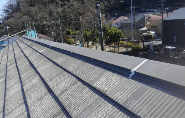 神奈川県逗子市にて【屋根塗装】棟板金のシーリング工事