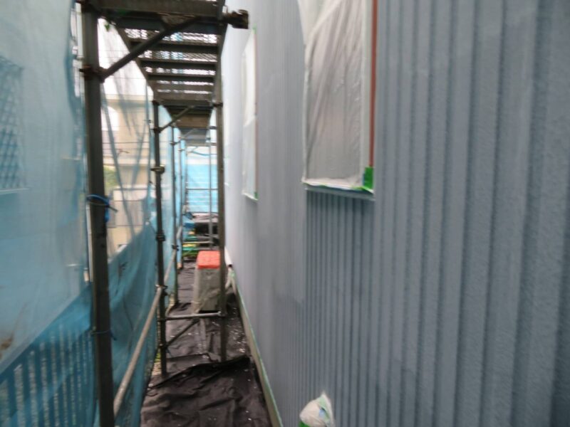 神奈川県逗子市　外壁塗装工事　外壁の下塗り作業　下塗りの必要性