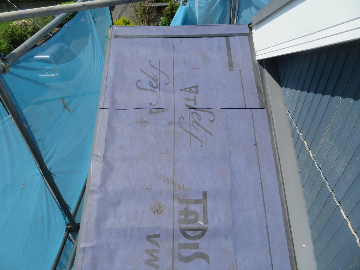 神奈川県逗子市　屋根カバー工事　屋根葺き替え・カバー工事は20年目以降にご検討ください！