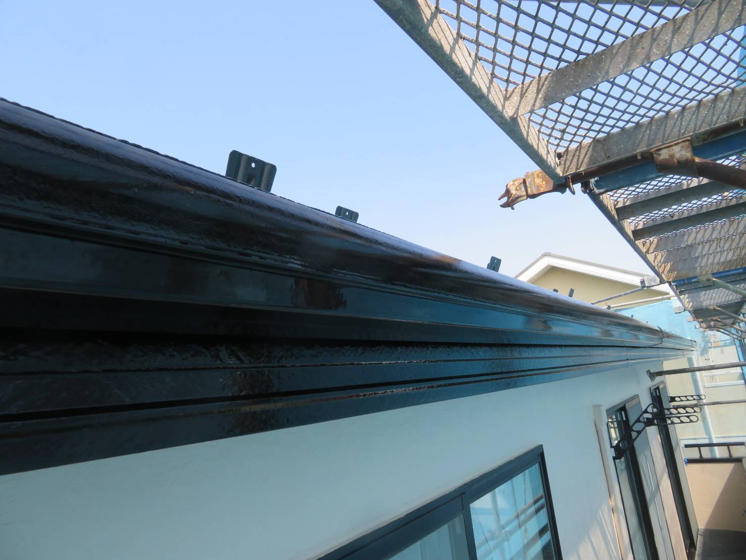 神奈川県三浦市　屋根・外壁塗装工事　雨樋塗装　不具合は塗装前に修理！