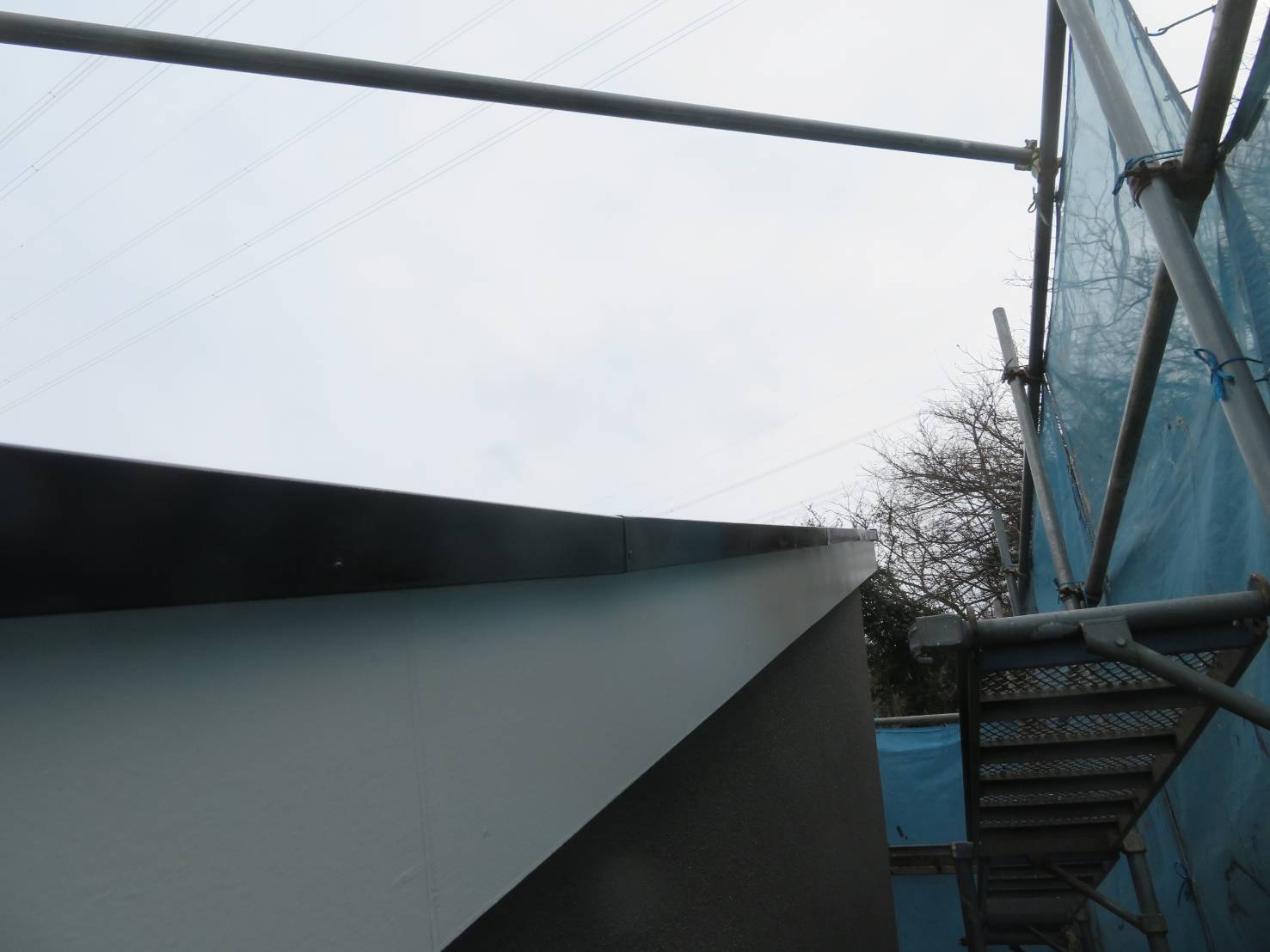 神奈川県三浦市　屋根・外壁塗装工事　破風板を塗装するときは補修も一緒に！