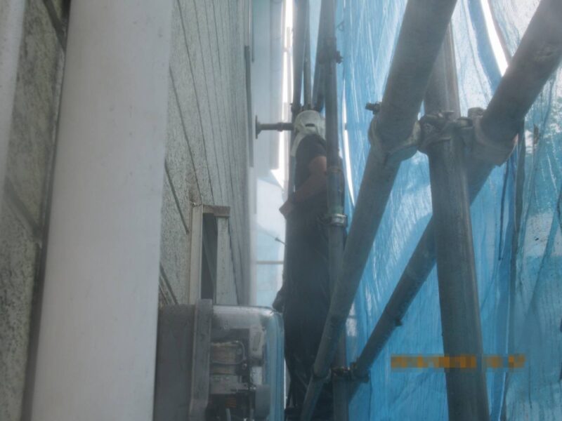神奈川県横浜市　屋根・外壁塗装工事　下地処理作業　高圧洗浄