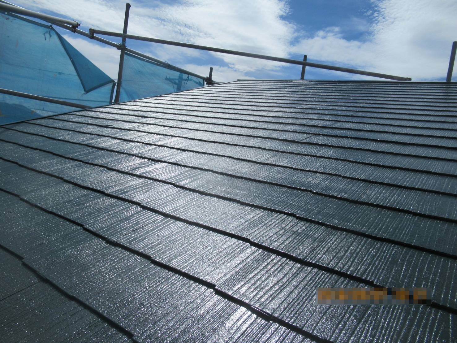 神奈川県横浜市　屋根・外壁塗装工事　屋根塗装の仕上げ
