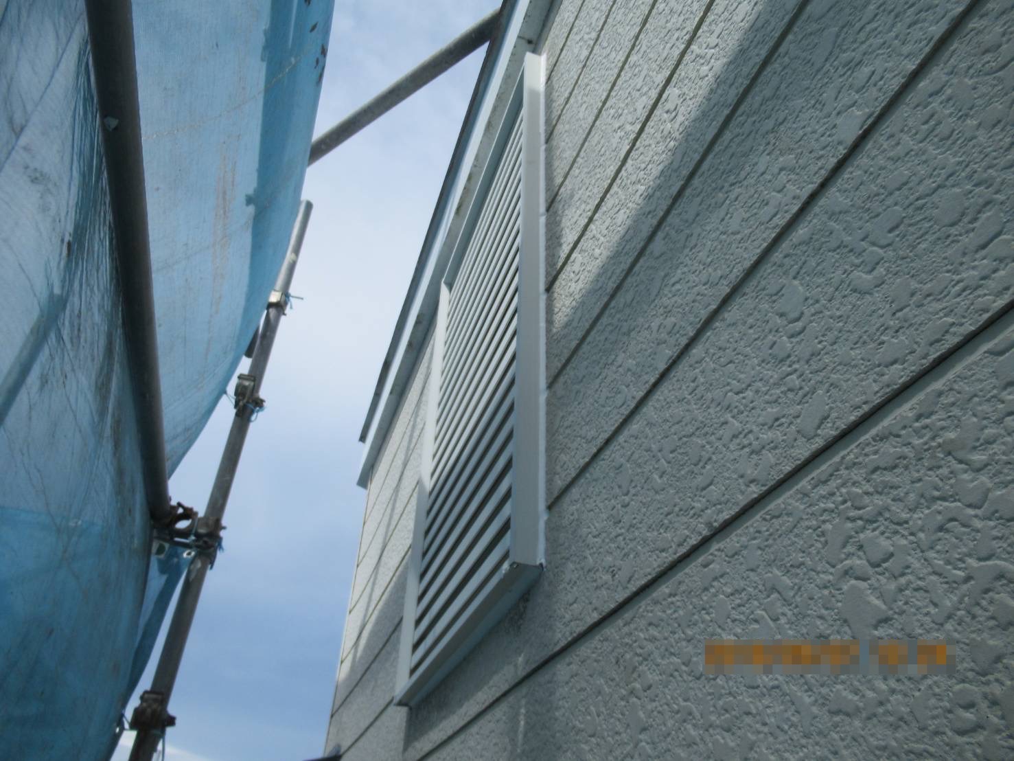 神奈川県横浜市　屋根・外壁塗装工事　外壁の下塗り作業