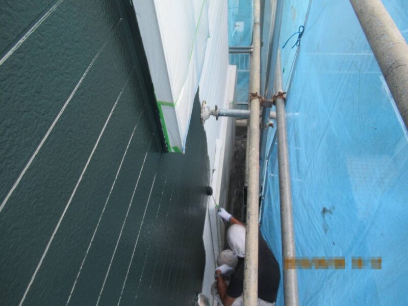 神奈川県横浜市　屋根・外壁塗装工事　外壁の仕上げ塗装　セラMシリコンⅡ