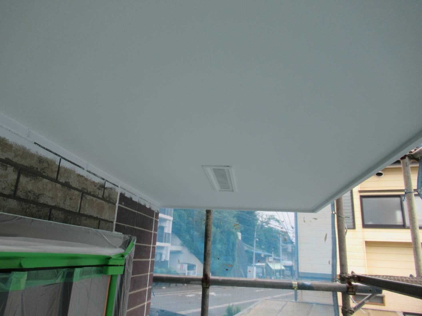 神奈川県横須賀市　屋根・外壁塗装工事　付帯部　軒天井塗装のポイント