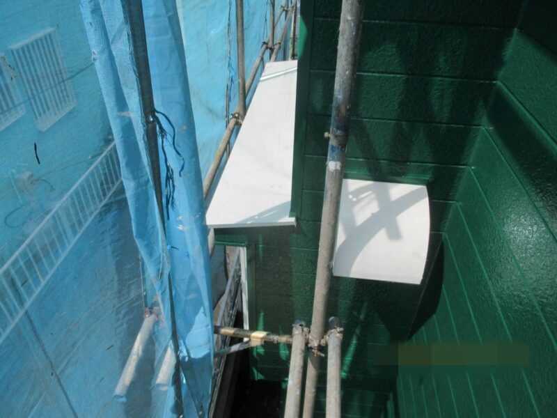 神奈川県横須賀市　屋根・外壁塗装工事　雨戸・霧除け・屋外フードの塗装