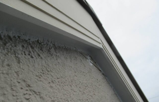 神奈川県横須賀市　屋根・外壁塗装工事　破風板接合部のシーリング打ち