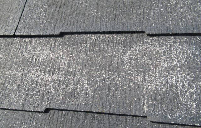 神奈川県横浜市　屋根・外壁塗装工事　施工前の屋根　屋根は定期的に点検しましょう！