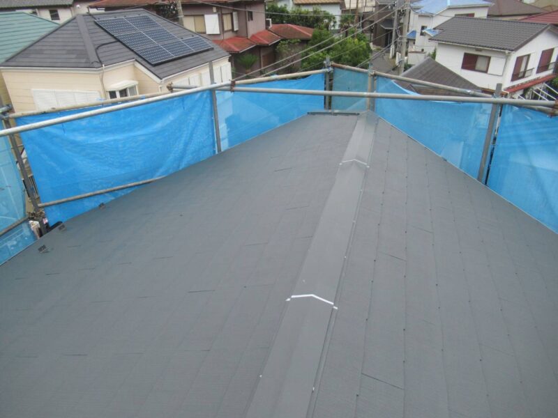 神奈川県横須賀市　屋根・外壁塗装工事　棟板金のメンテナンスは定期的にしましょう！