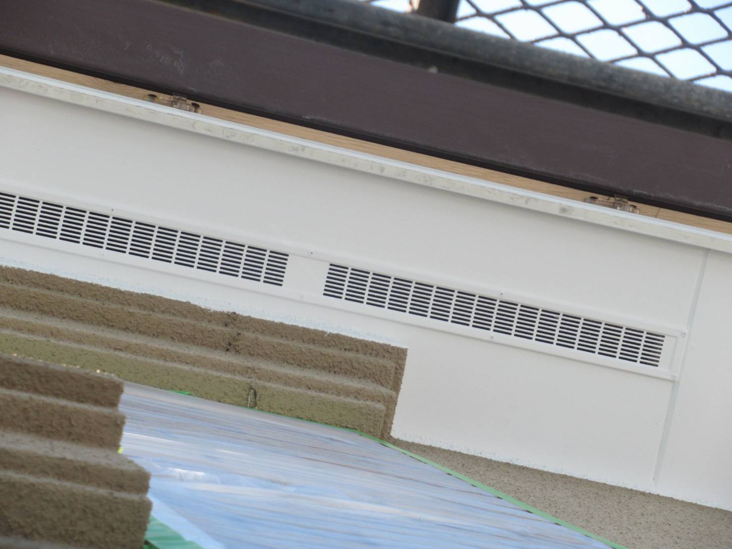 神奈川県横浜市　屋根・外壁塗装工事　付帯部　軒天井の塗装を行いました！