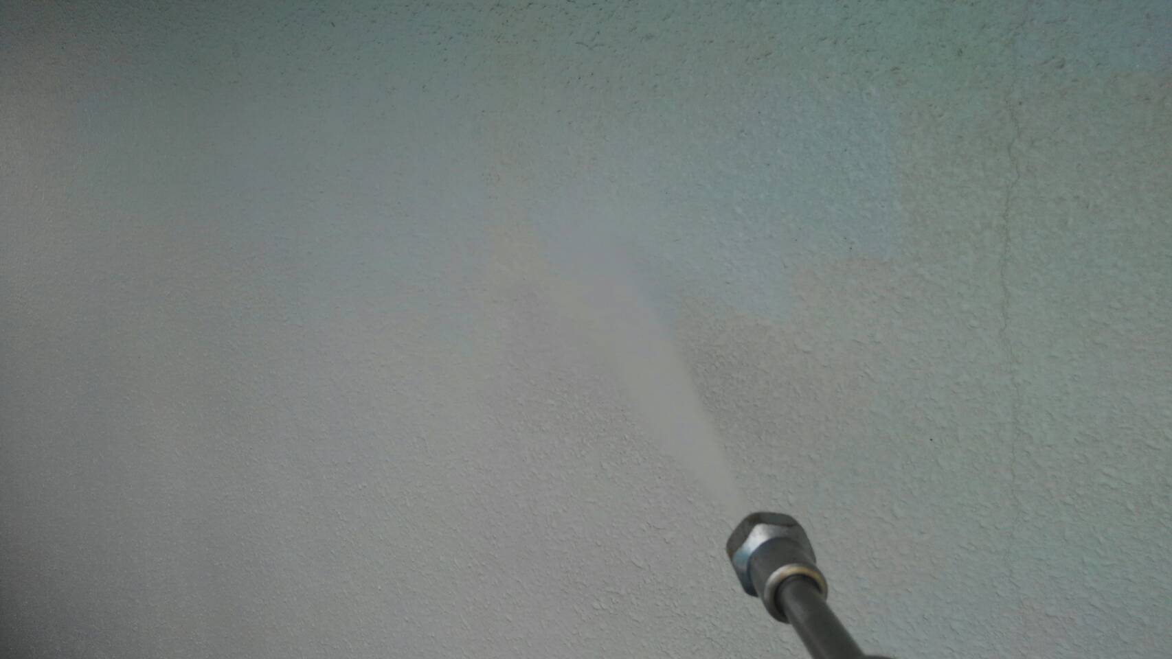 神奈川県横浜市　K様邸　外壁塗装工事　塗装前の高圧洗浄作業
