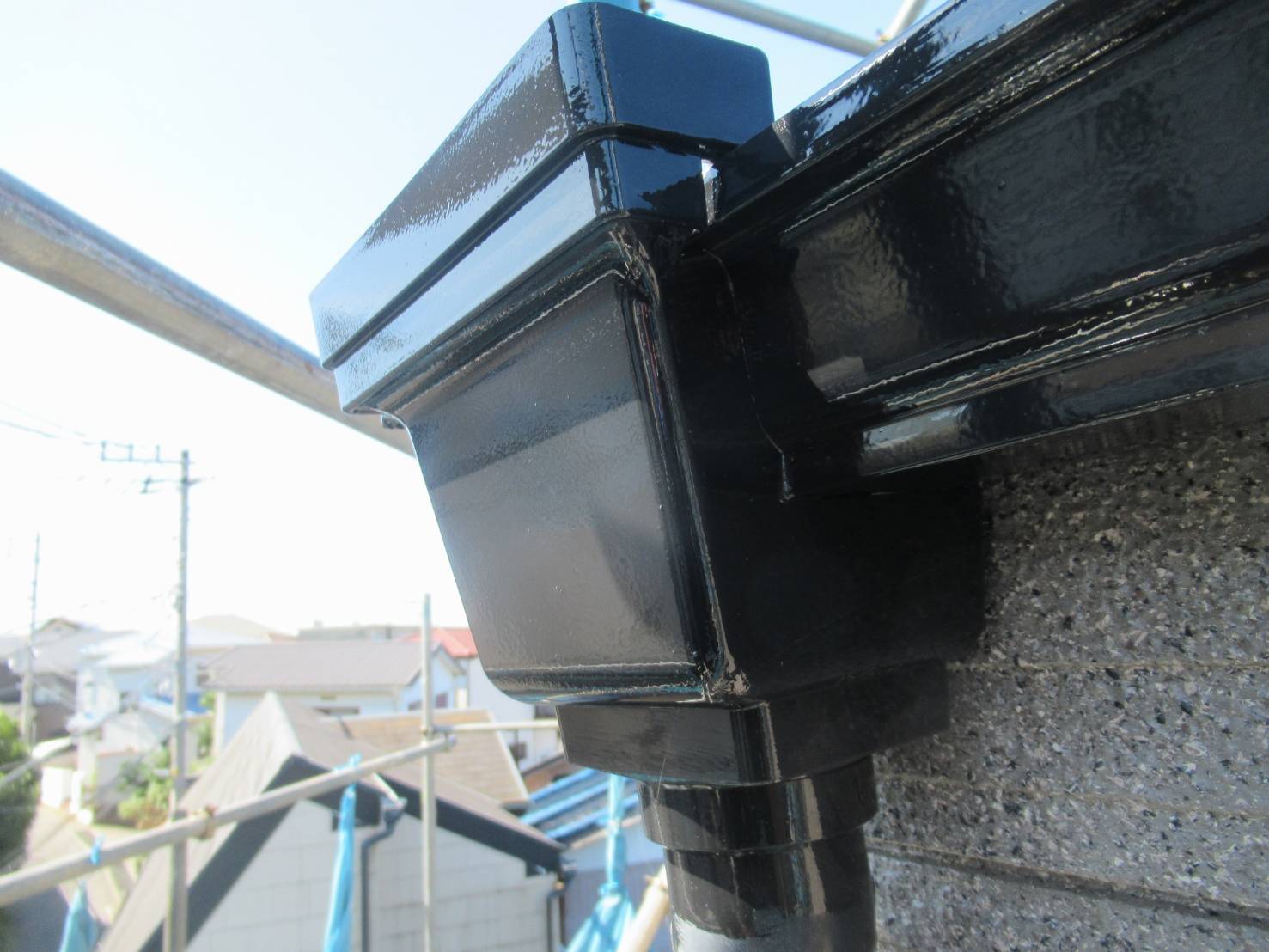 神奈川県横浜市　屋根・外壁塗装工事　軒樋は水漏れに注意！