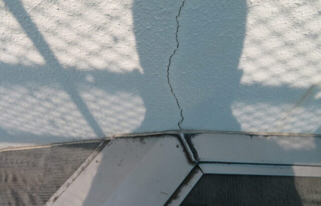 神奈川県横浜市　K様邸　外壁塗装工事　外壁にクラックが発生してしまう原因