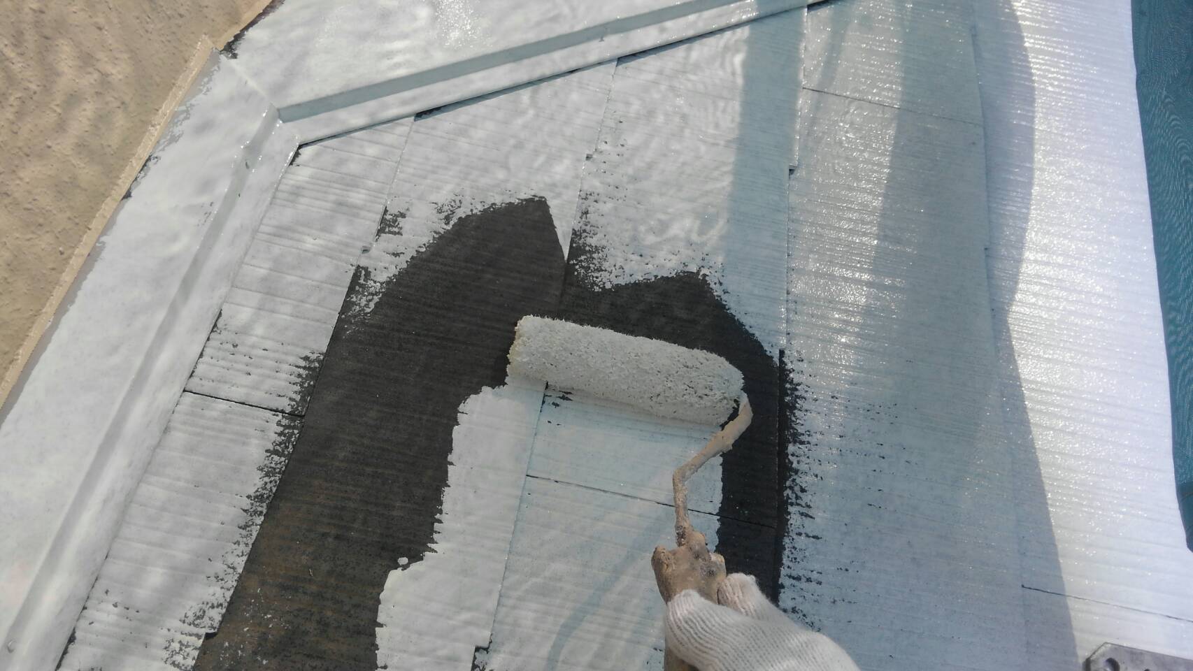 神奈川県横浜市　K様邸　屋根・外壁塗装工事　下屋根スレートの塗装