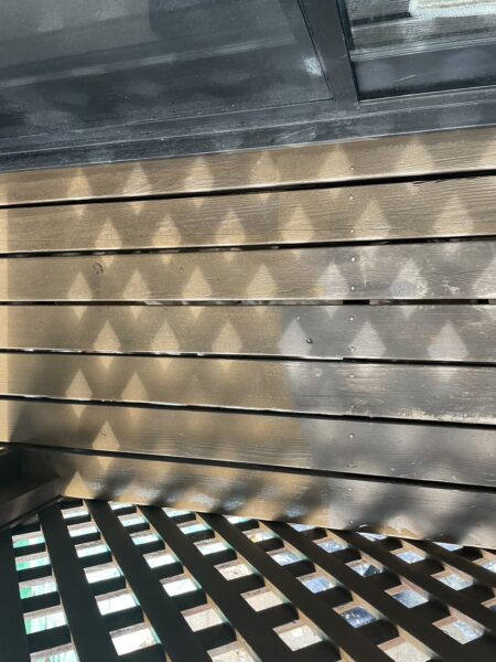 神奈川県横浜市　I様邸　屋根・外壁塗装工事　付帯部　デッキとラティスの塗装　ステイン仕上げ