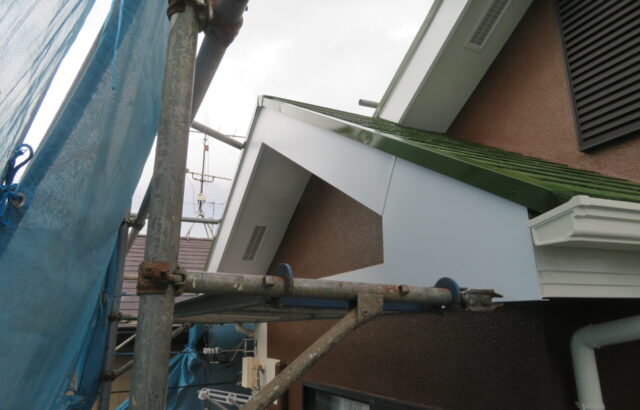 神奈川県横浜市　I様邸　屋根・外壁塗装工事　付帯部　破風板の塗装