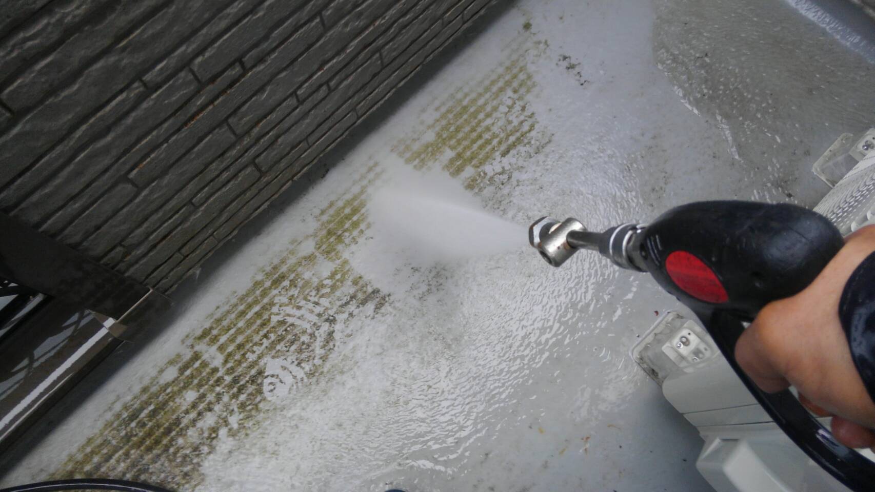 神奈川県横浜市　K様邸　外壁塗装・コーキング工事　下地処理　高圧洗浄作業