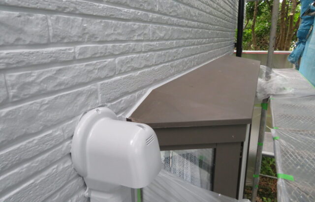 神奈川県横浜市　K様邸　外壁塗装・コーキング工事　エアコンカバーを交換しました！