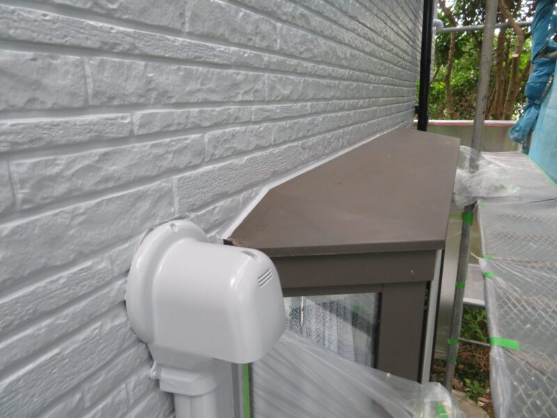 神奈川県横浜市　K様邸　外壁塗装・コーキング工事　エアコンカバーを交換しました！
