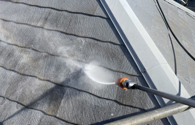 神奈川県鎌倉市　F様邸　屋根塗装・外壁塗装工事　下地処理　高圧洗浄を行いました！