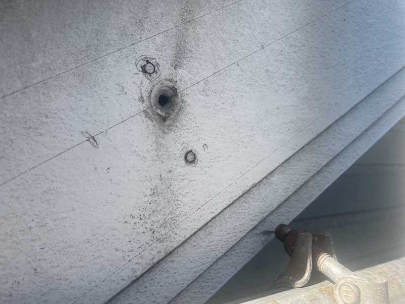 神奈川県鎌倉市　F様邸　屋根塗装・外壁塗装工事　モール材と破風板のシール処理