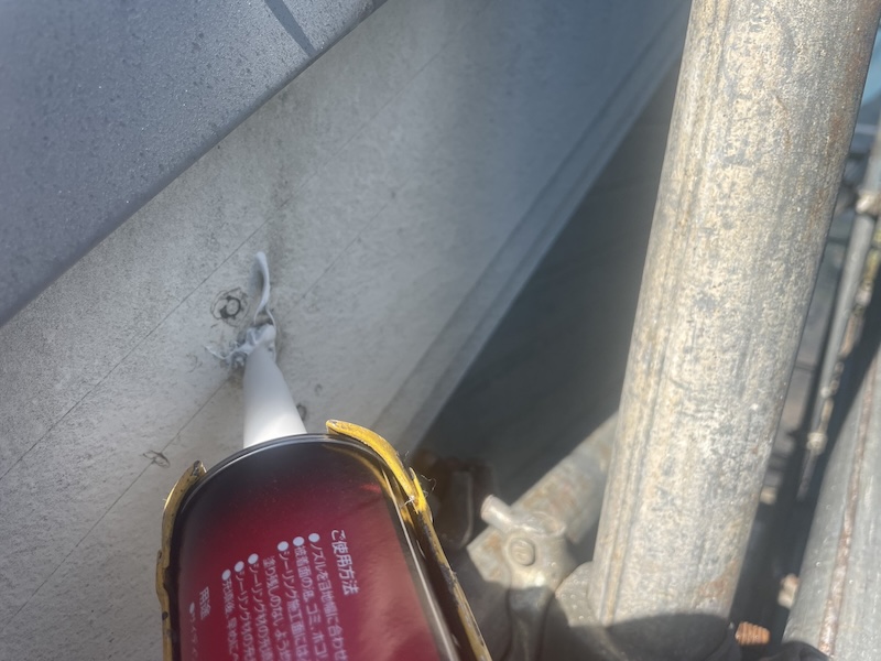 神奈川県鎌倉市　F様邸　屋根塗装・外壁塗装工事　モール材と破風板のシール処理