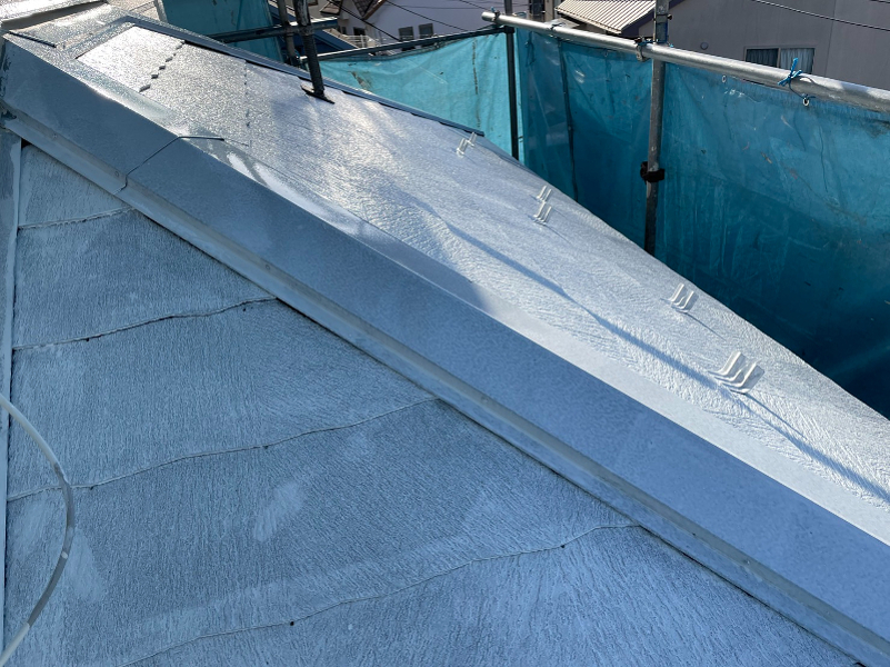 神奈川県鎌倉市　F様邸　屋根塗装・外壁塗装工事　棟板金のシーリング処理