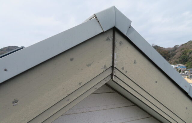 神奈川県鎌倉市　F様邸　屋根塗装・外壁塗装工事　破風板 継ぎ目のシーリング処理