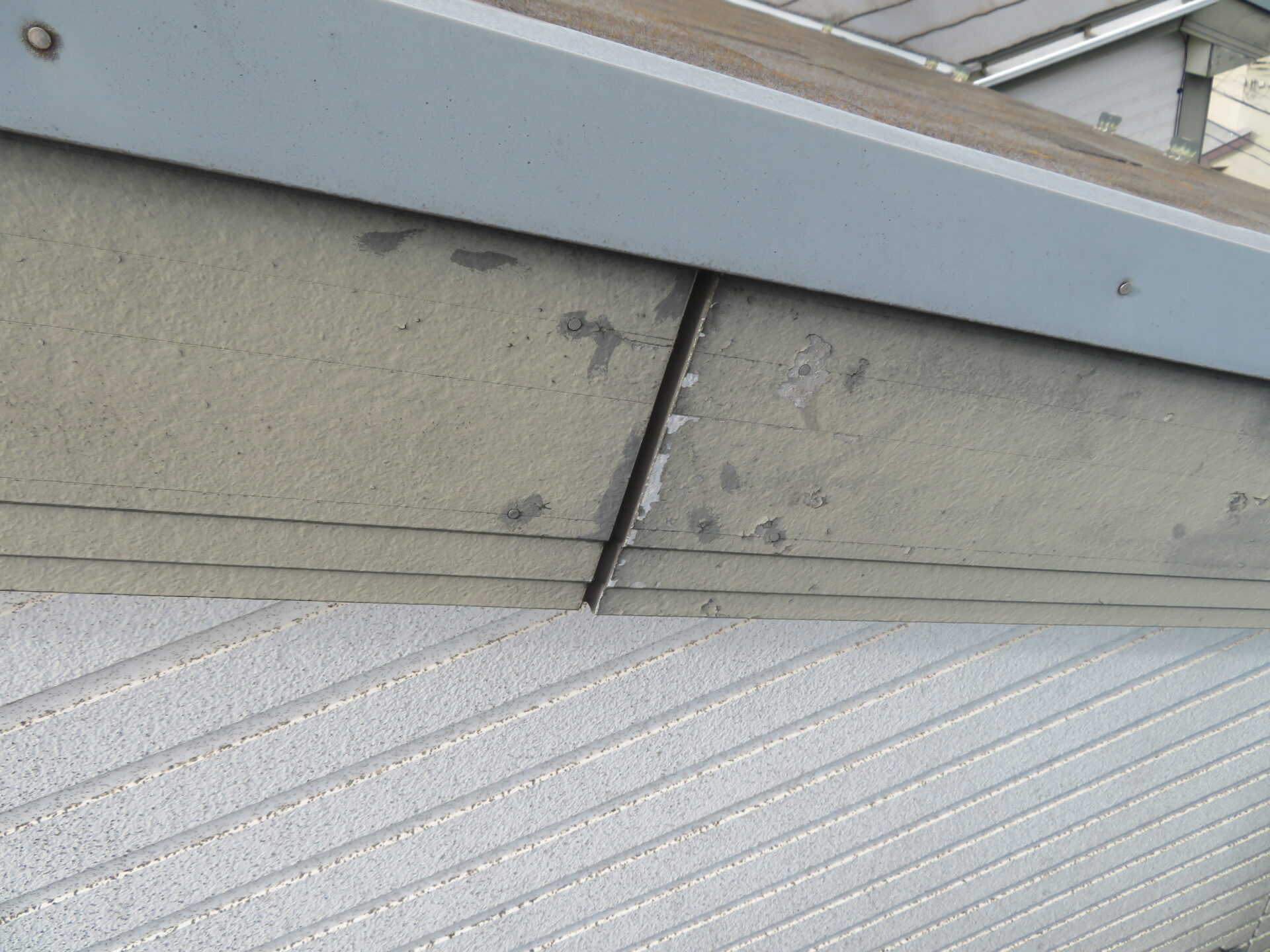 神奈川県鎌倉市　F様邸　屋根塗装・外壁塗装工事　破風板 継ぎ目のシーリング処理