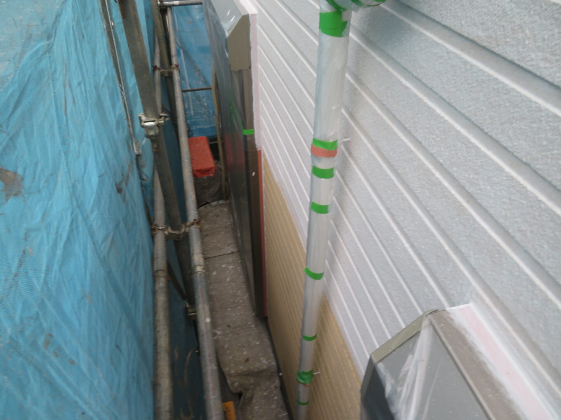 神奈川県鎌倉市　F様邸　屋根塗装・外壁塗装工事　外壁塗装 下塗りの工程