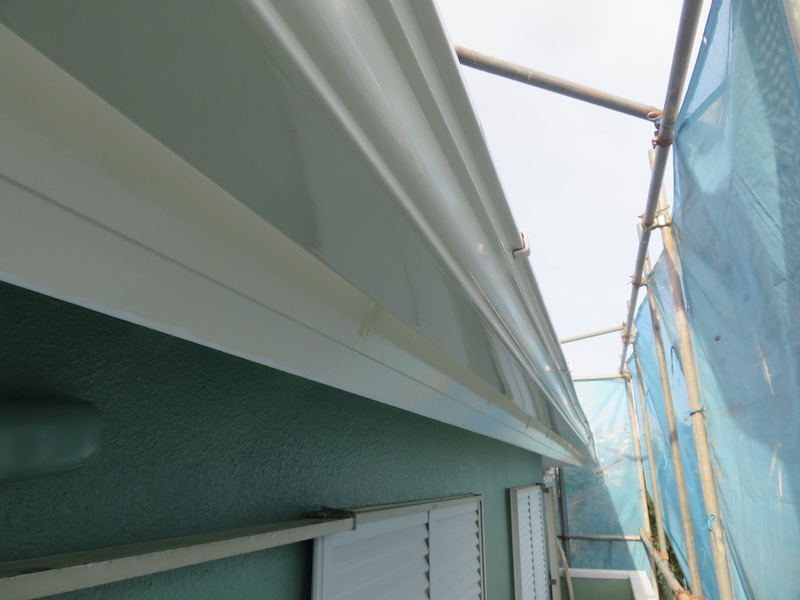神奈川県鎌倉市　F様邸　屋根塗装・外壁塗装工事　付帯部塗装　縦樋と軒樋の役割