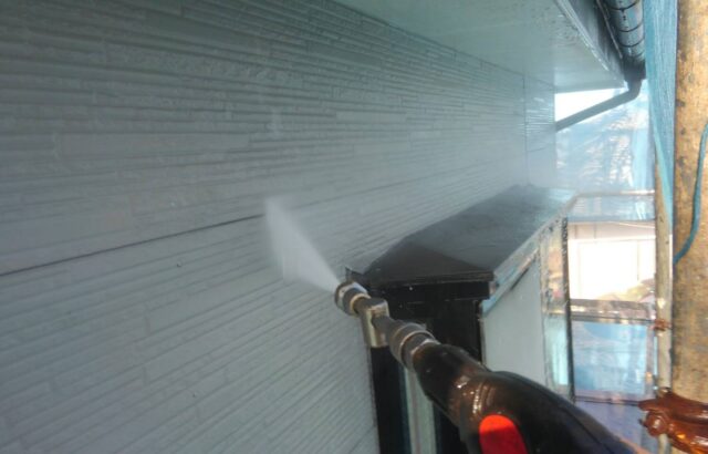 神奈川県横須賀市　M様邸　屋根塗装・外壁塗装工事　高圧洗浄作業を行いました！