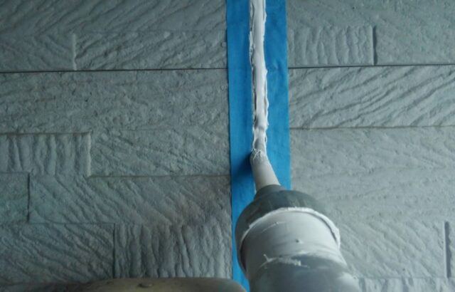 神奈川県横須賀市　M様邸　屋根塗装・外壁塗装工事　外壁目地コーキング打ち替え