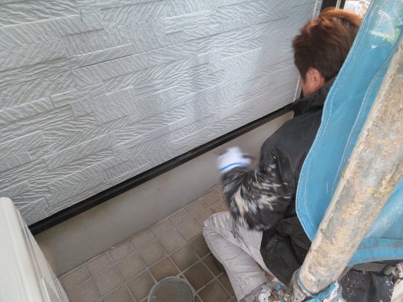 神奈川県横須賀市　M様邸　屋根塗装・外壁塗装工事　付帯部　土台水切りの塗装