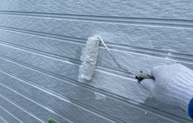 神奈川県三浦郡葉山町　K様邸　屋根・外壁塗装工事　外壁の下塗り工程
