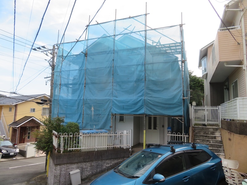 神奈川県三浦郡葉山町　K様邸　屋根・外壁塗装工事　ビケ足場・屋根足場の組み立て設置